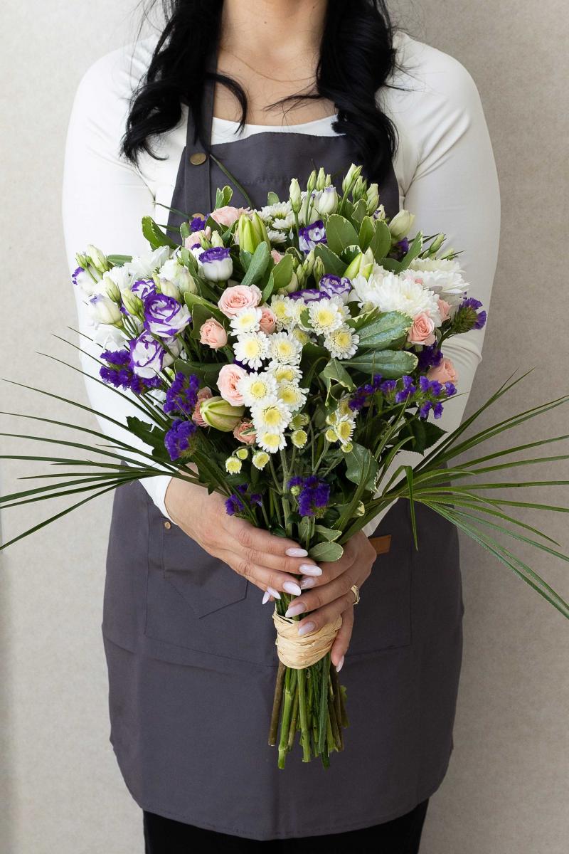 Delightful Spray Flower Bouquet