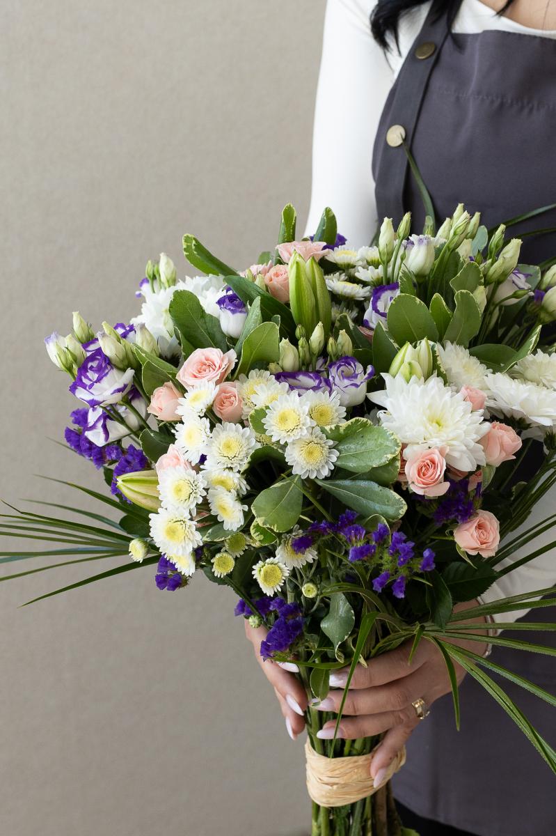 Delightful Spray Flower Bouquet